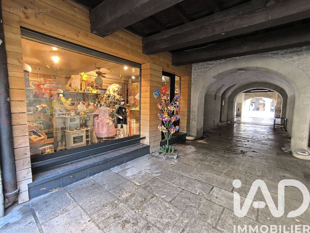 Photo 1 - Commerce à UZES