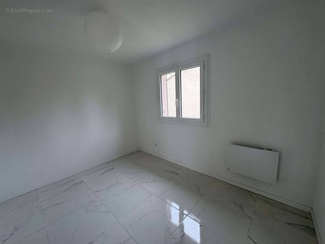 Maison à VILLENEUVE-SUR-YONNE