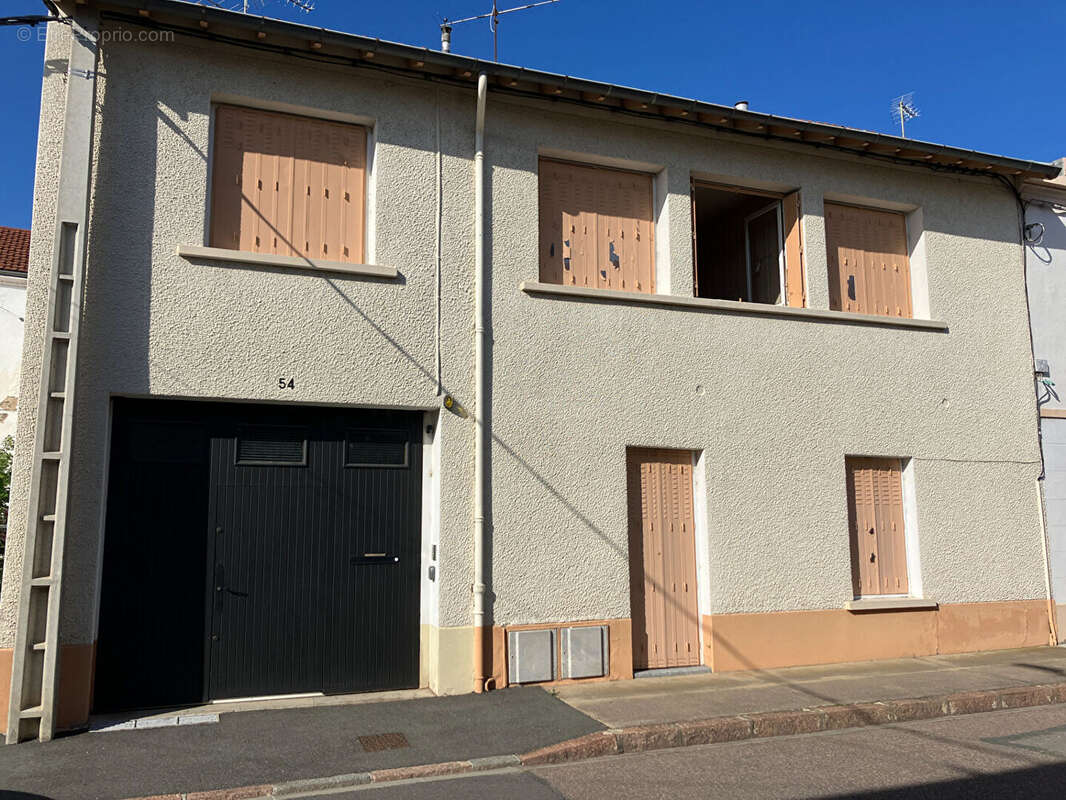 A VENDRE Maison  7 pièce(s) 155.17 m2  ROANNE CENTRE - photo 7