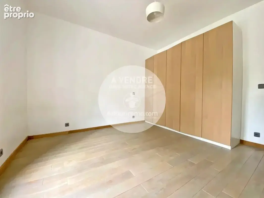 BIEN RARE – Demeure de caractère face à la mer – 240 m² – Jardin – Garage - photo 9