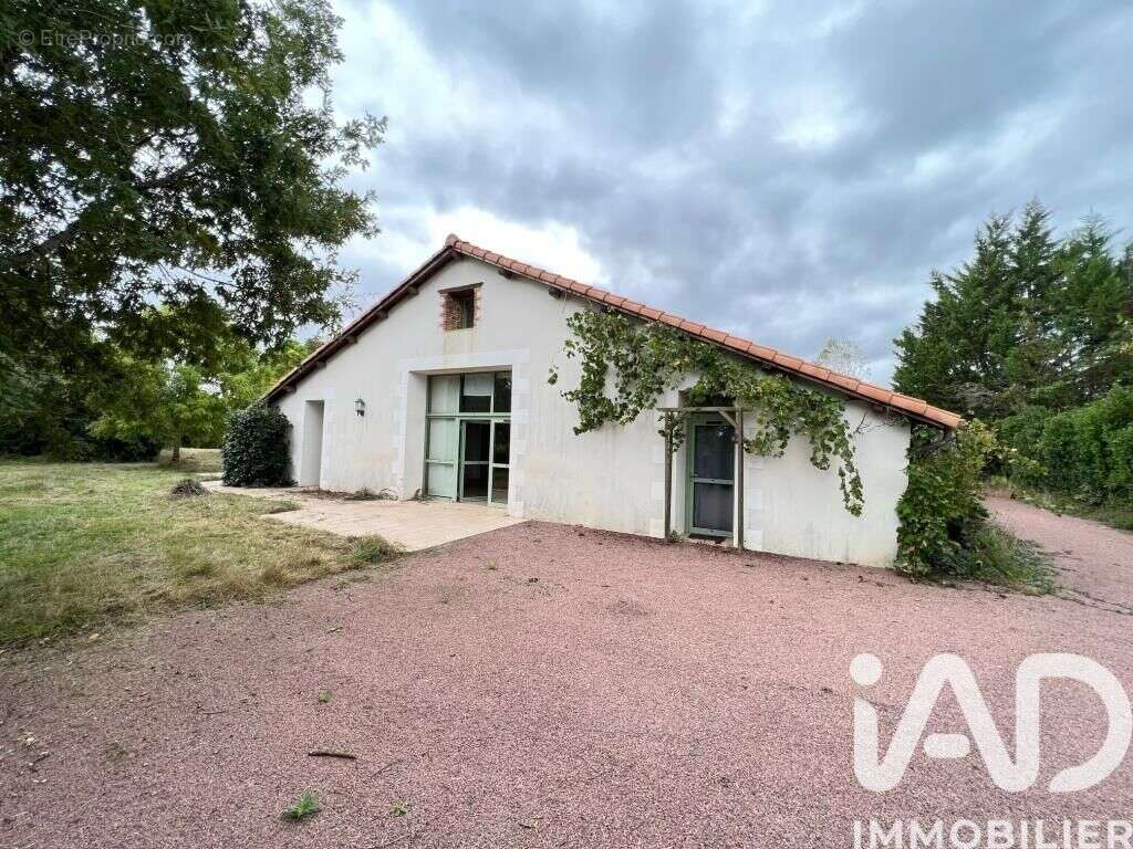 Maison 386 m² à Le Girouard  - photo 4
