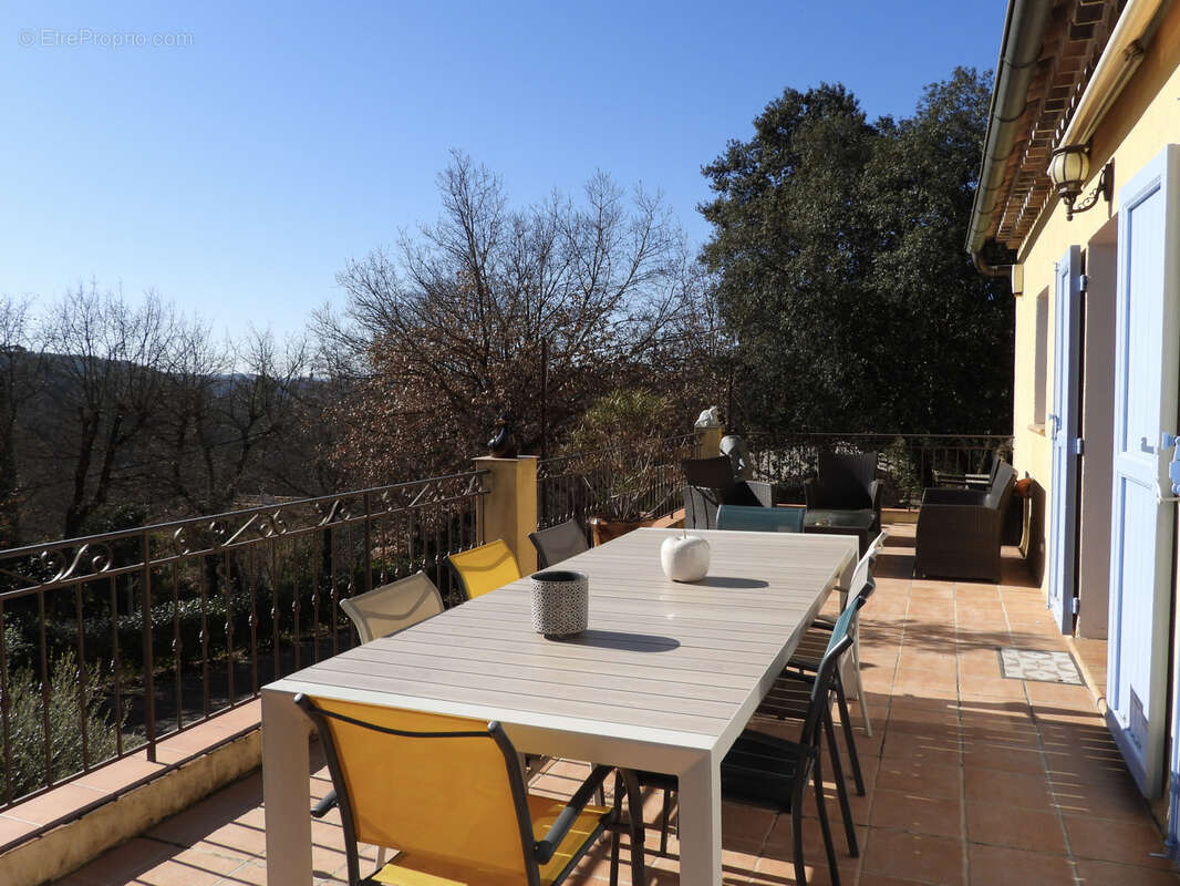 Maison à ENTRECASTEAUX