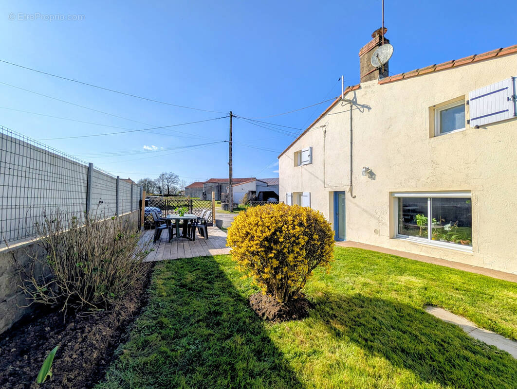 Maison à LES HERBIERS