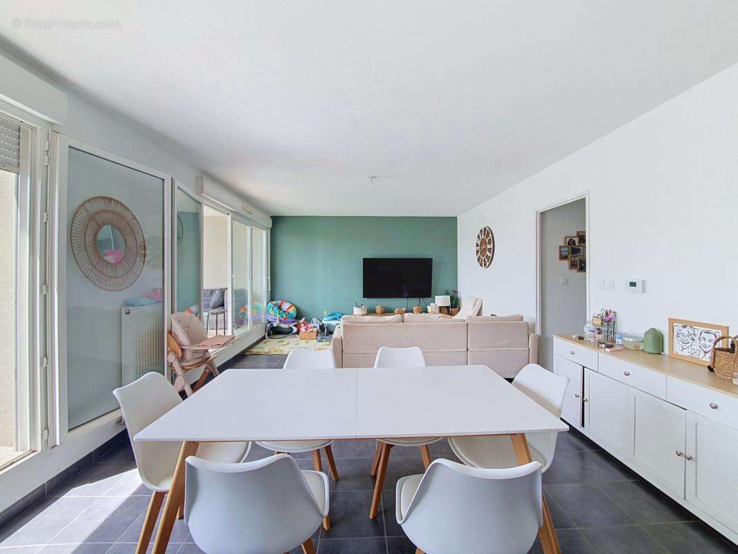 Appartement à CHUZELLES
