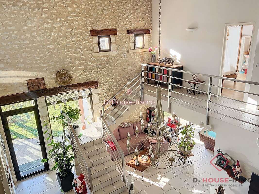 Maison 299 m² à Saint-Astier  - photo 16