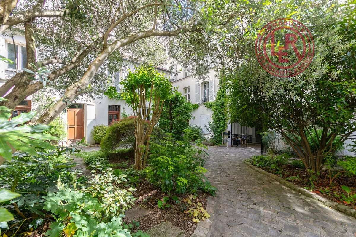 Appartement à PARIS-14E