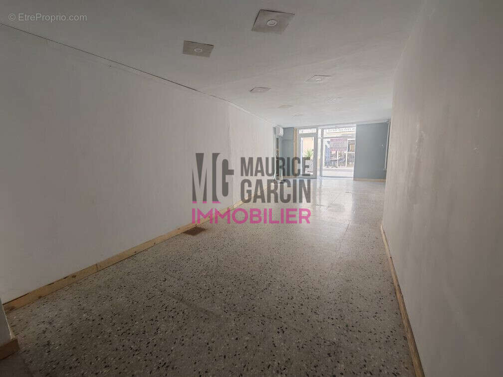 Commerce 77 m² à Entraigues-Sur-La-Sorgue  - photo 3