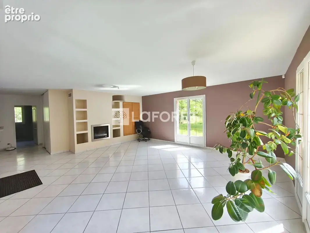 Maison de plain-pied à Reynès avec terrain - photo 1