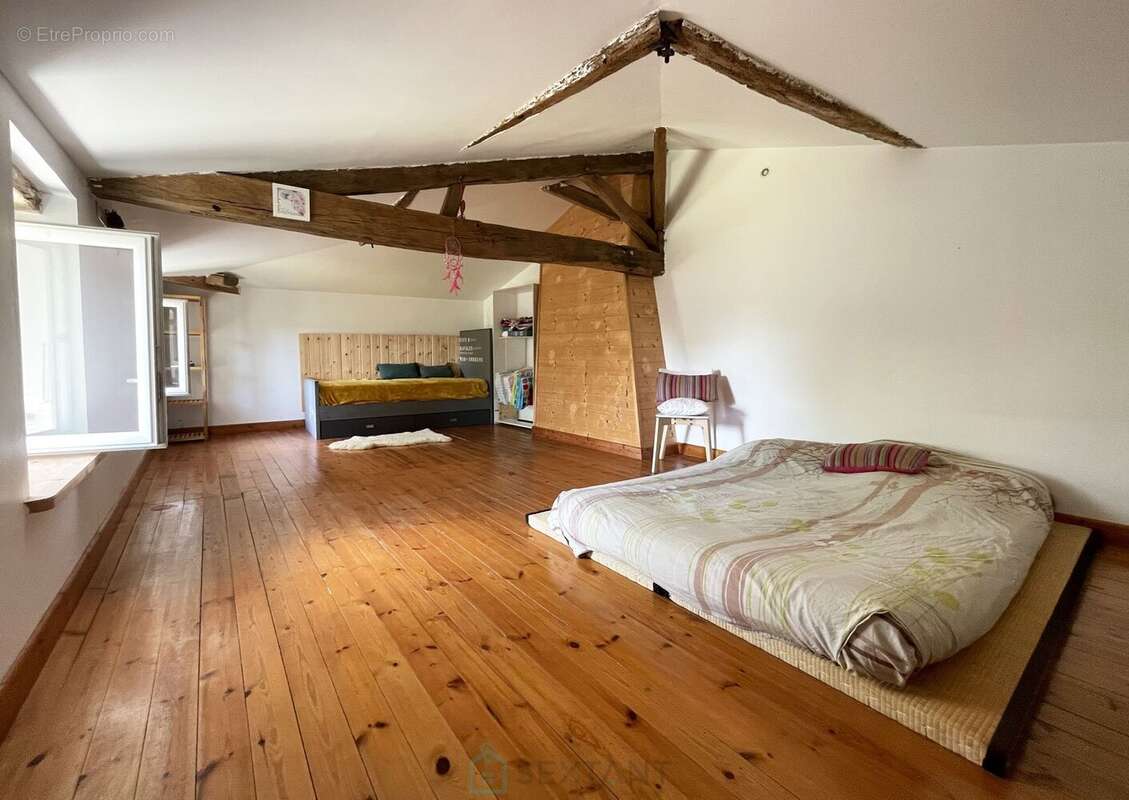 Belle propriété de 325² avec jardin de 3 660m² et dépendances - photo 17