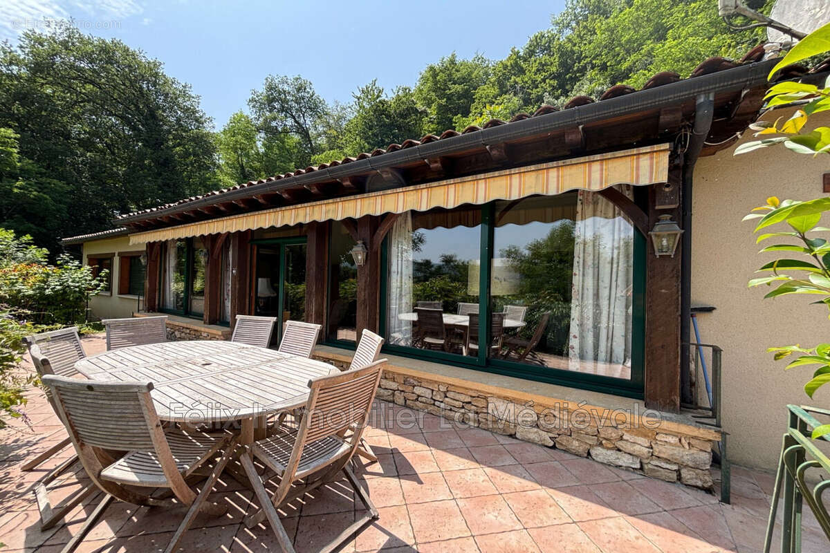 Maison à LA ROQUE-GAGEAC