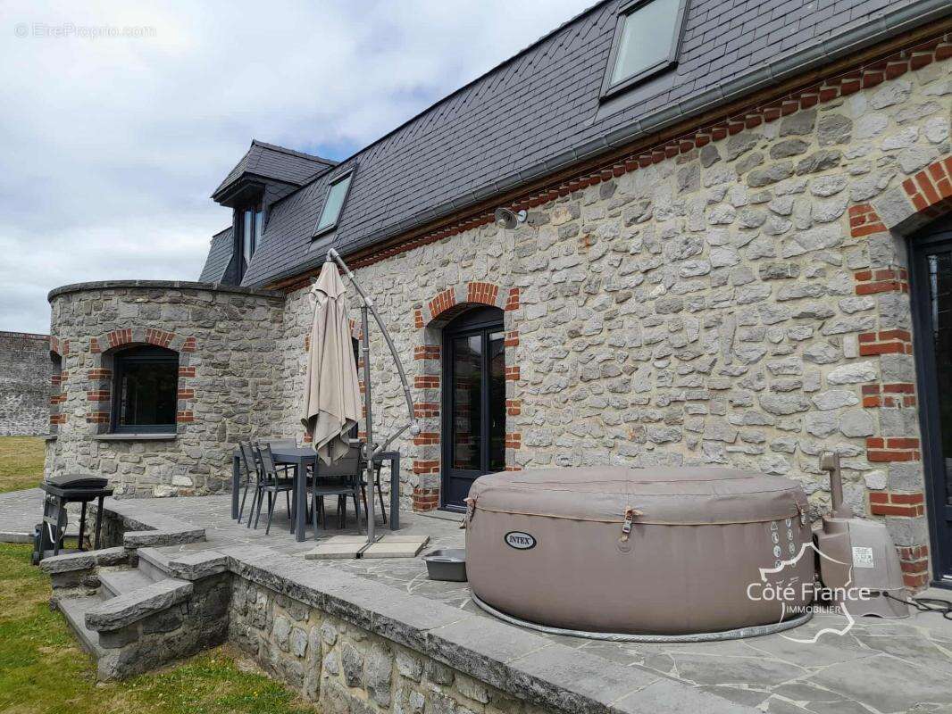 Maison à FLOYON