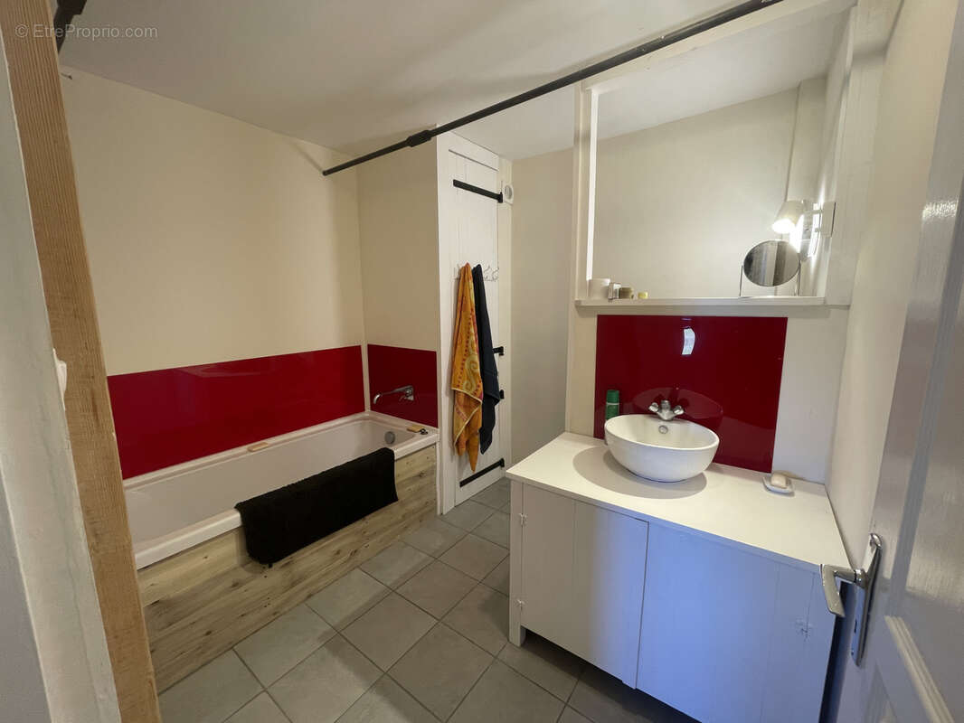 Maison à LA TOUR-D'AUVERGNE