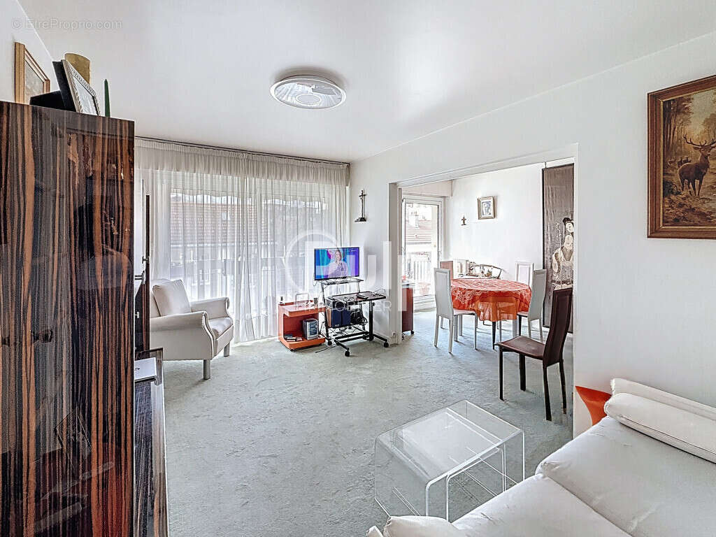 Appartement à PARIS-14E