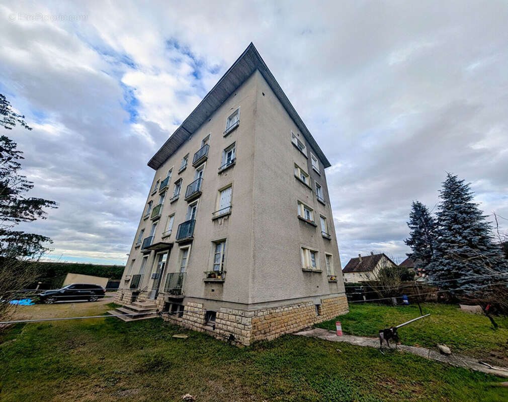 Appartement à VARENNES-VAUZELLES
