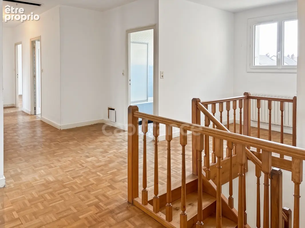 Maison avec local commercial à vendre centre ville SAVIGNE L'EVEQUE (72) - photo 5