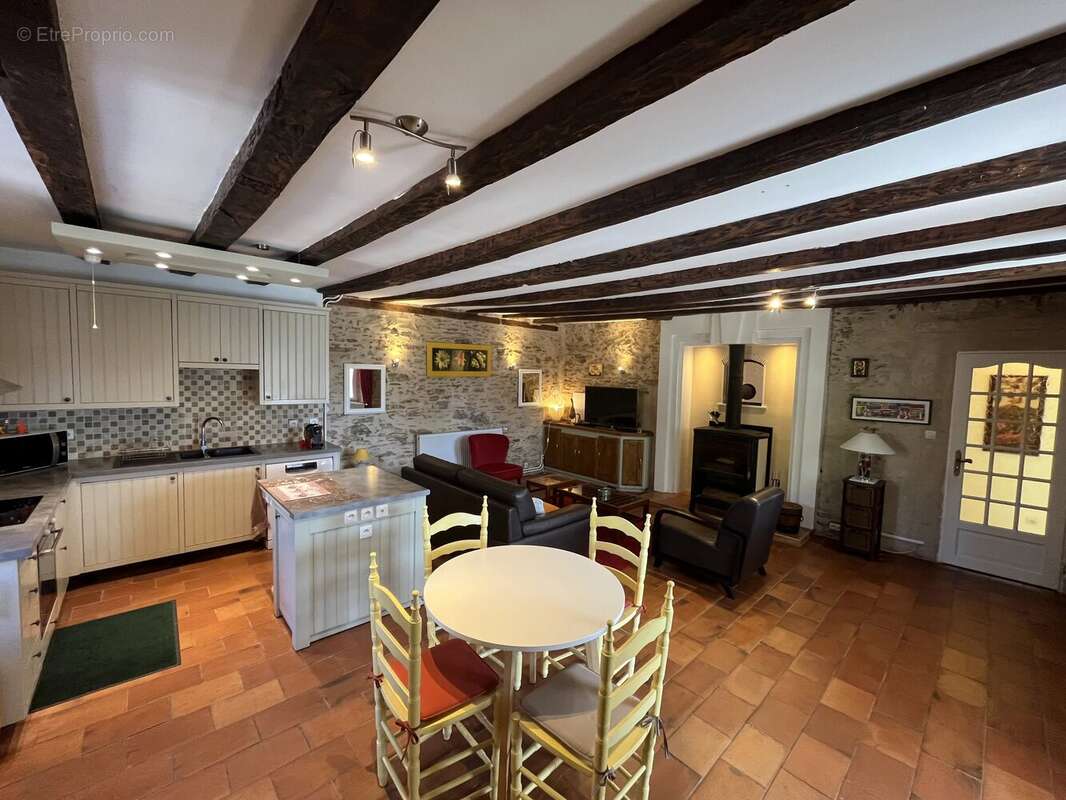 Maison familiale impeccable avec piscine et grand jardin - photo 3