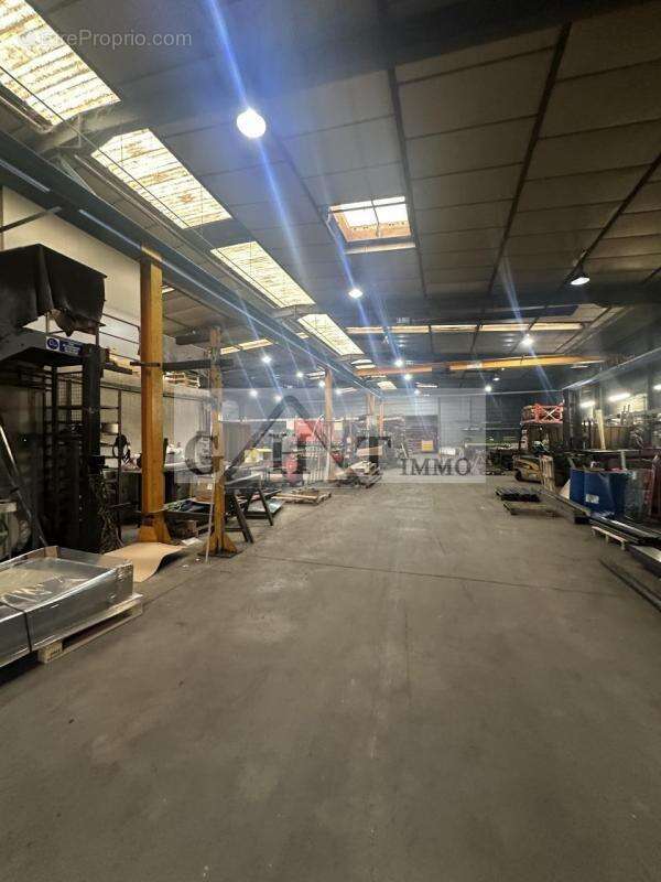 Commerce à SARTROUVILLE