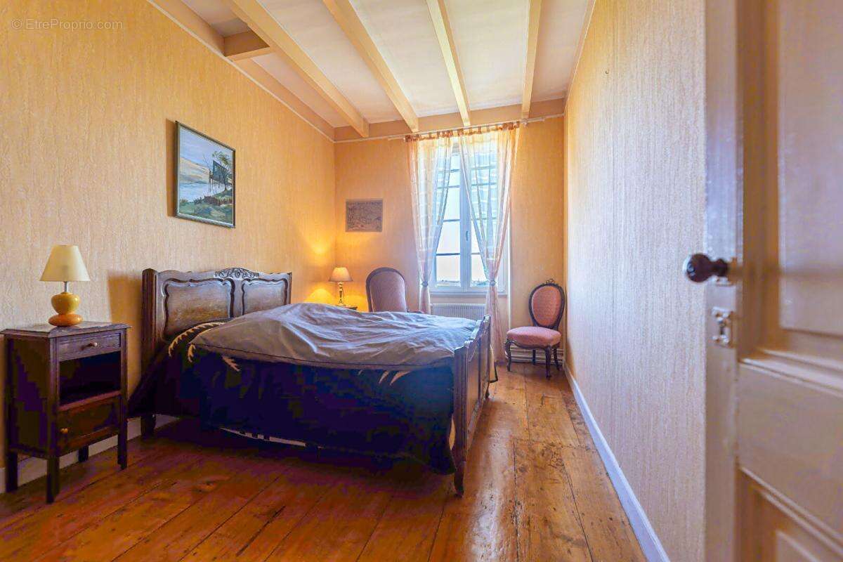 Maison à JARNAC-CHAMPAGNE