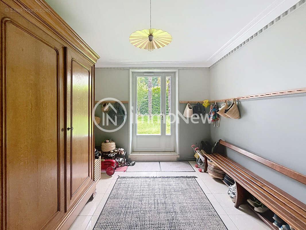 Un ancien manoir des années 1858 avec un terrain de plus de 6000m2 - photo 3