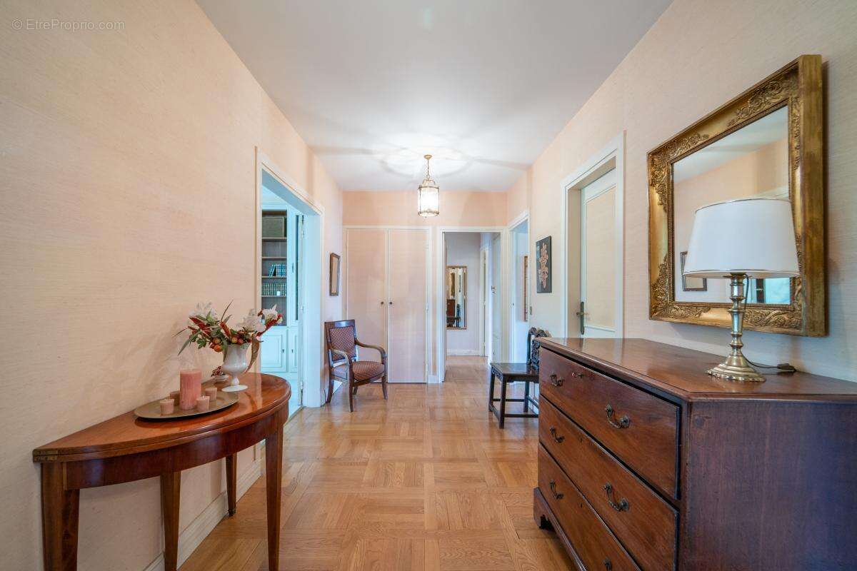 Appartement à VILLE-D'AVRAY