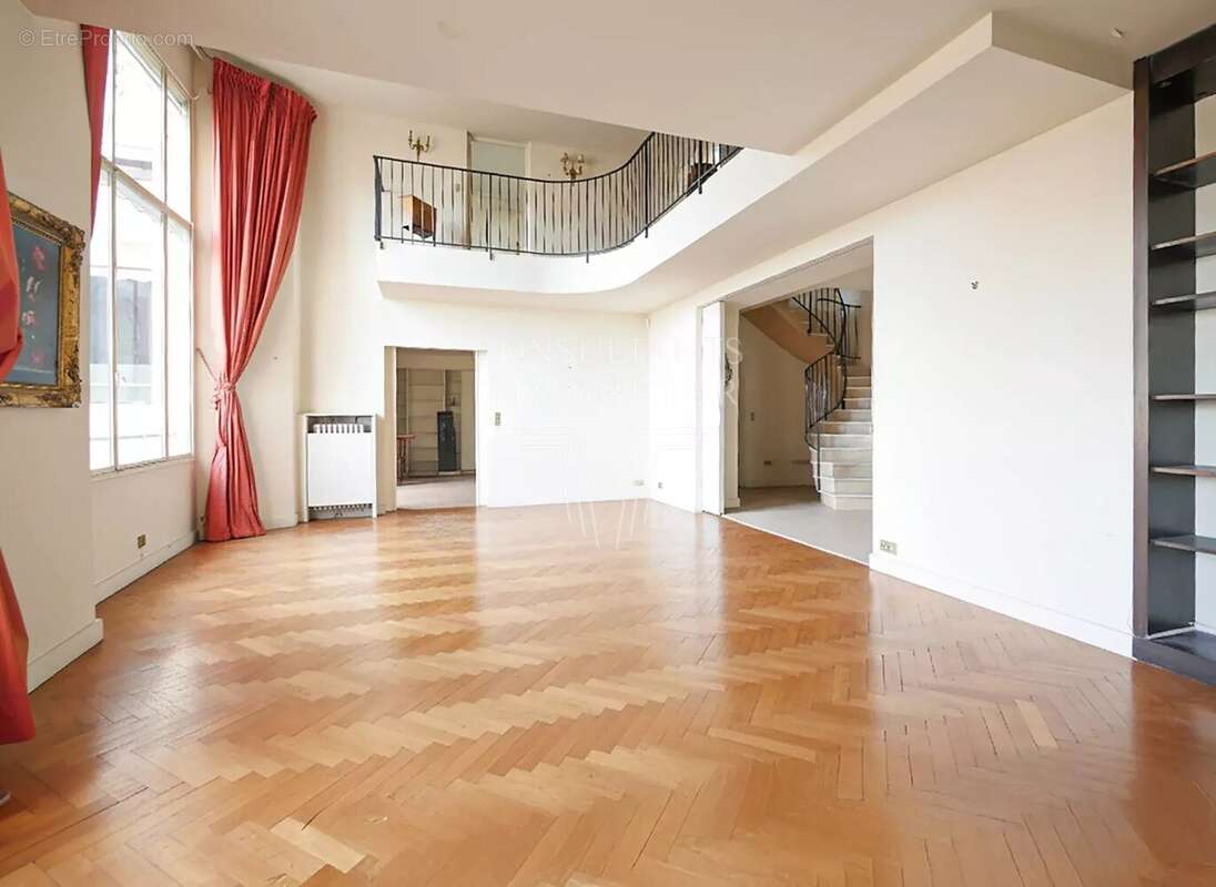 Appartement à PARIS-16E