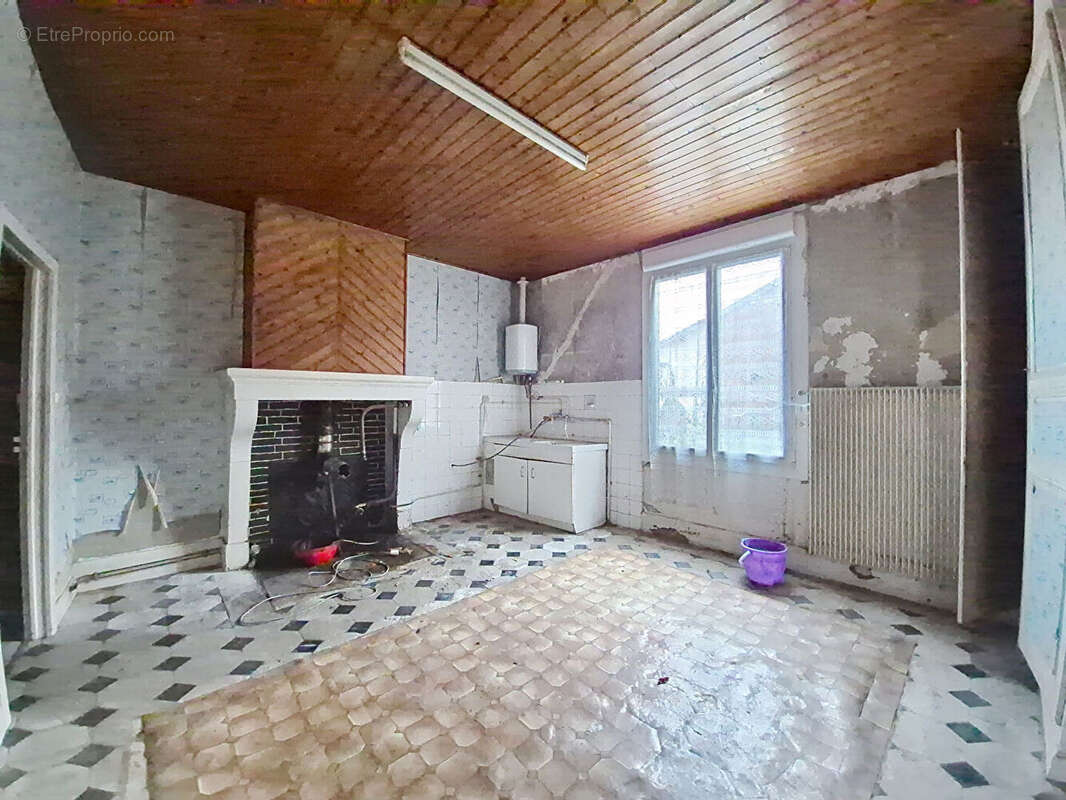 Maison à MAURUPT-LE-MONTOIS