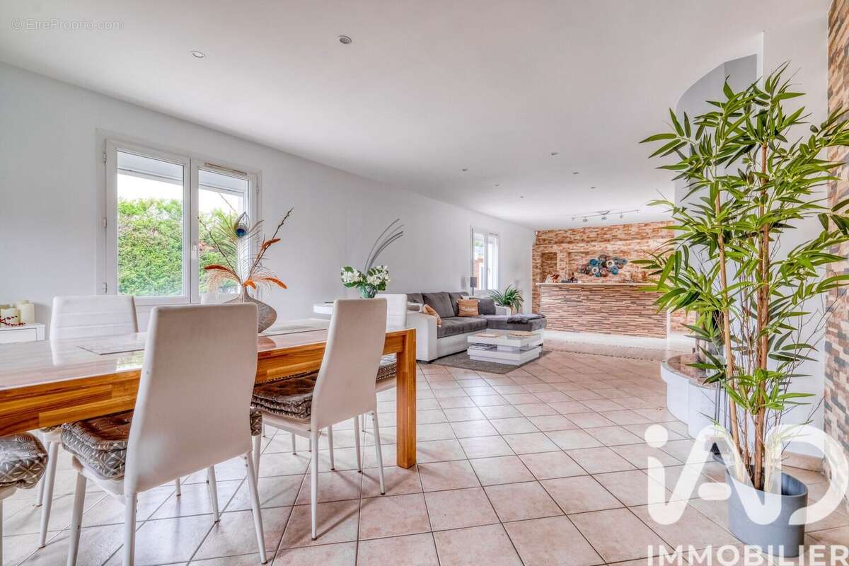 Photo 3 - Maison à FAVIERES