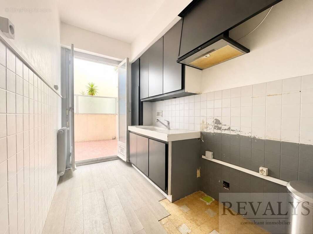 Alpes maritimes (06) - nice centre ville/liberation - a vendre 2 pieces 53m2  a renover  avec terrasse - photo 2