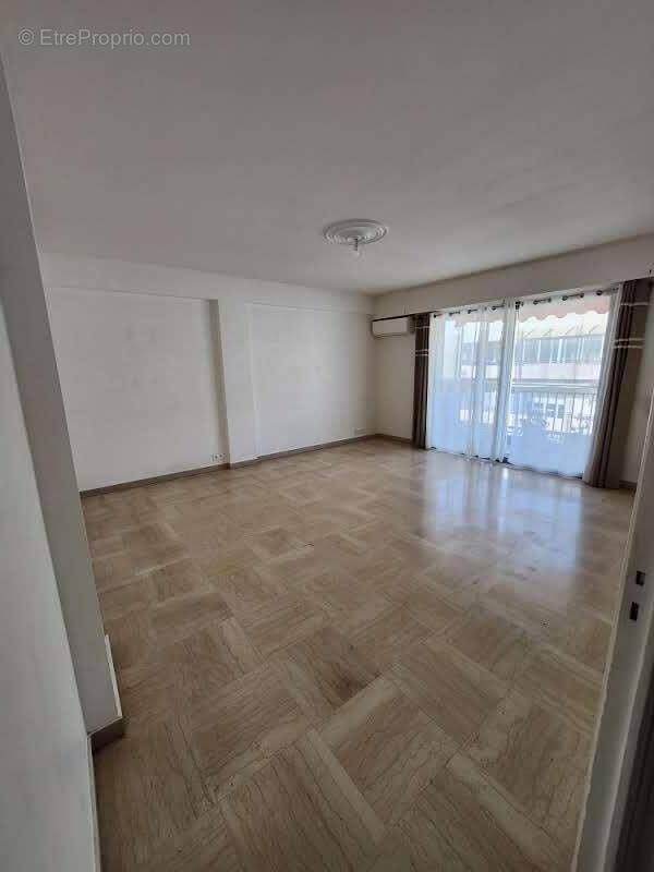   - Appartement à ANTIBES