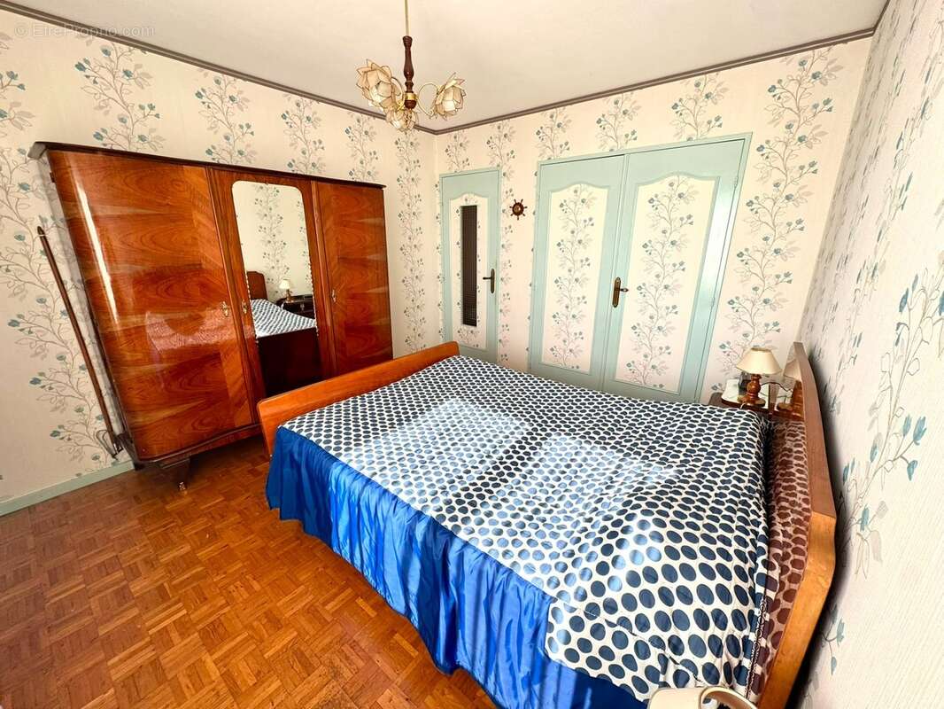 SAINT-JEAN-BONNEFONDS – Maison familiale de 120 m² avec jardin, terrasse et garage - photo 6