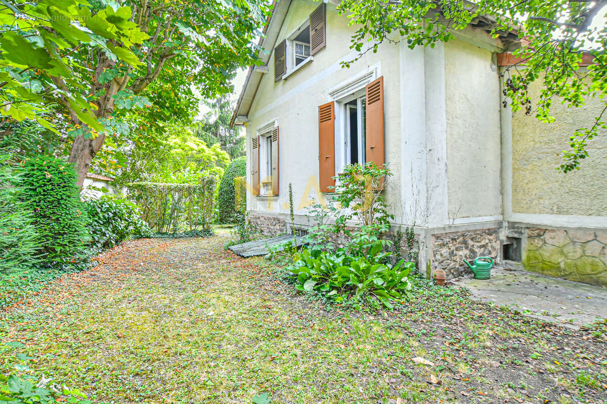 Maison à LE PERREUX-SUR-MARNE