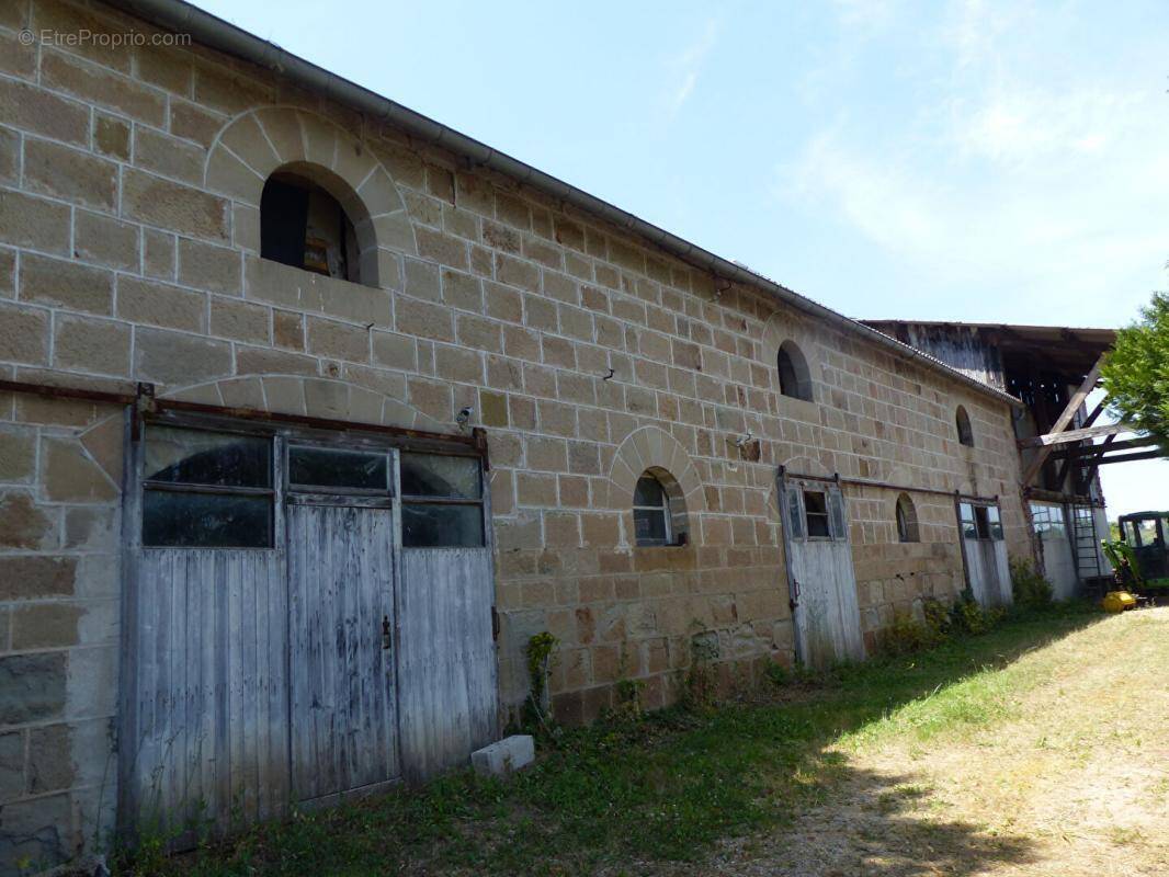Maison à SAINT-PANTALEON-DE-LARCHE