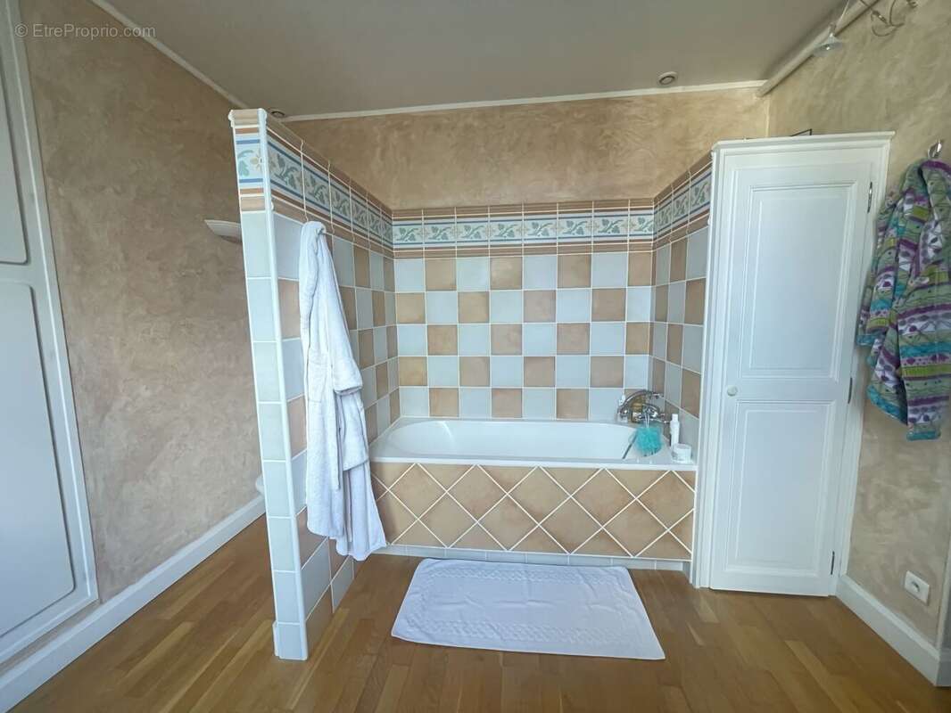 Vend Maison de caractère avec local commercial à LIGNIERES - photo 9