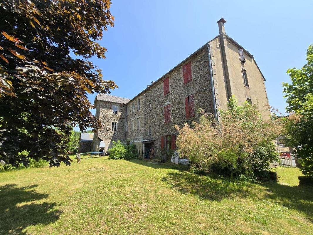Appartement à SALLES-CURAN
