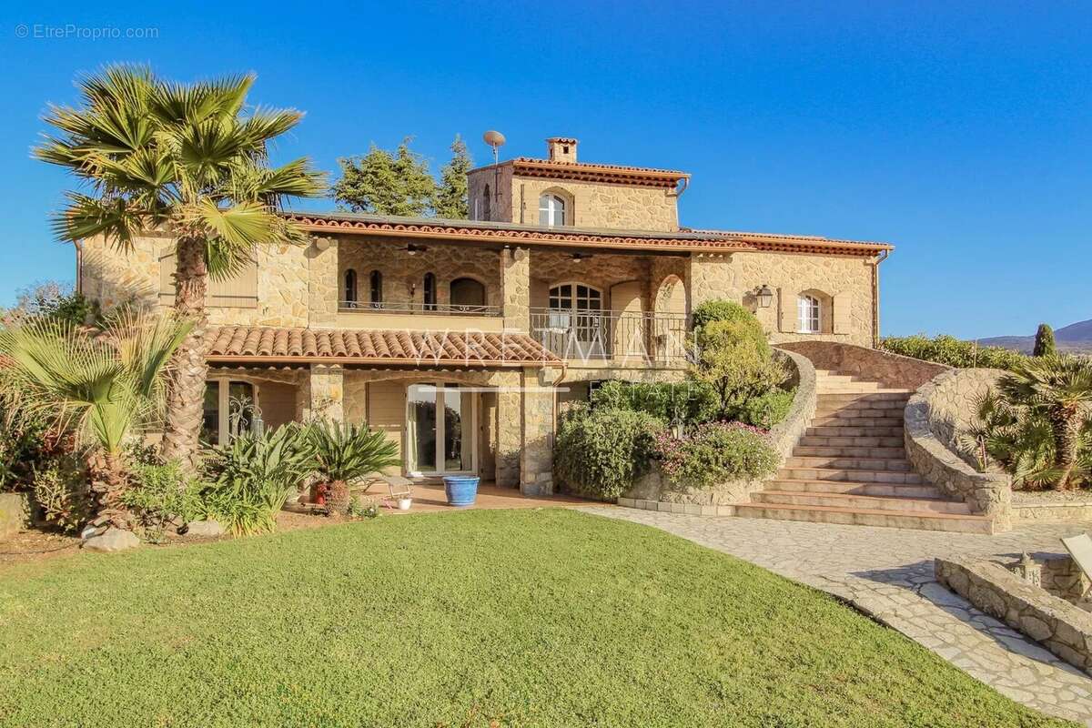 Magnifique villa familiale de 6 chambres, belle piscine et pool house, vues panoramiques à couper le souffle - Peyminade - photo 35