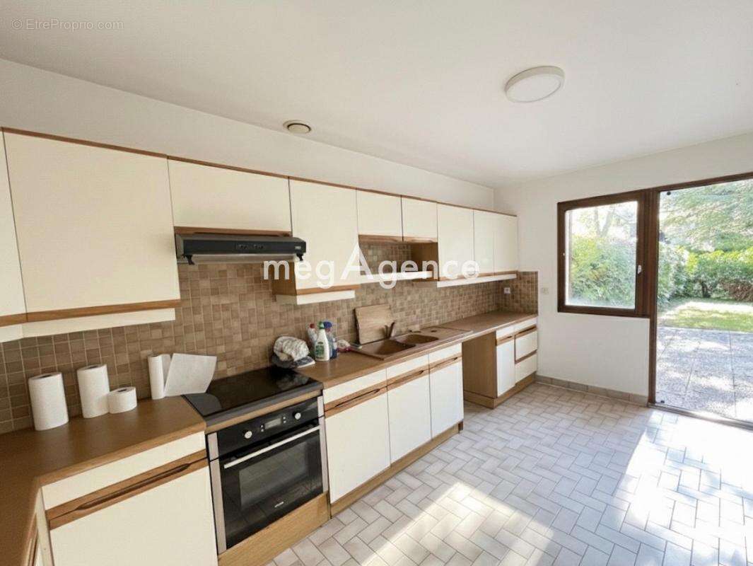 Maison à SAINT-NOM-LA-BRETECHE