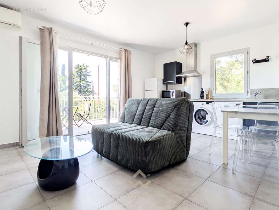 Pièce de vie - Studio - La Garde 83130 - Appartement à LA GARDE