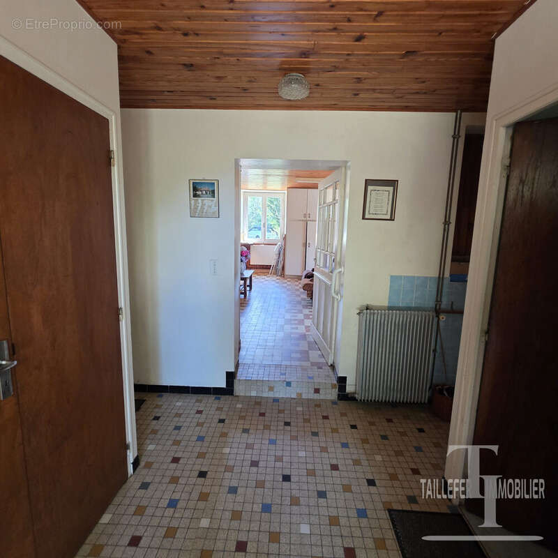 Maison 218 m² à Corgnac-Sur-L'isle  - photo 7