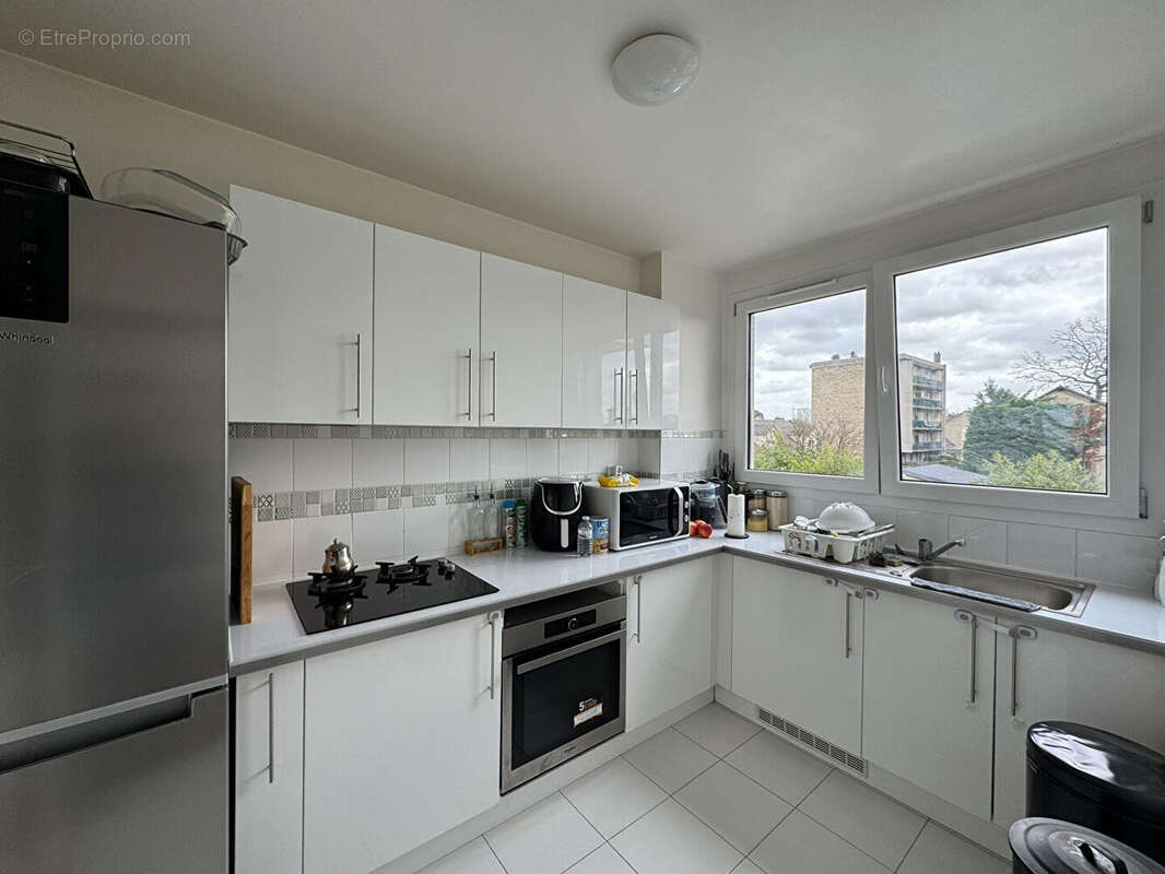 Appartement à LES PAVILLONS-SOUS-BOIS