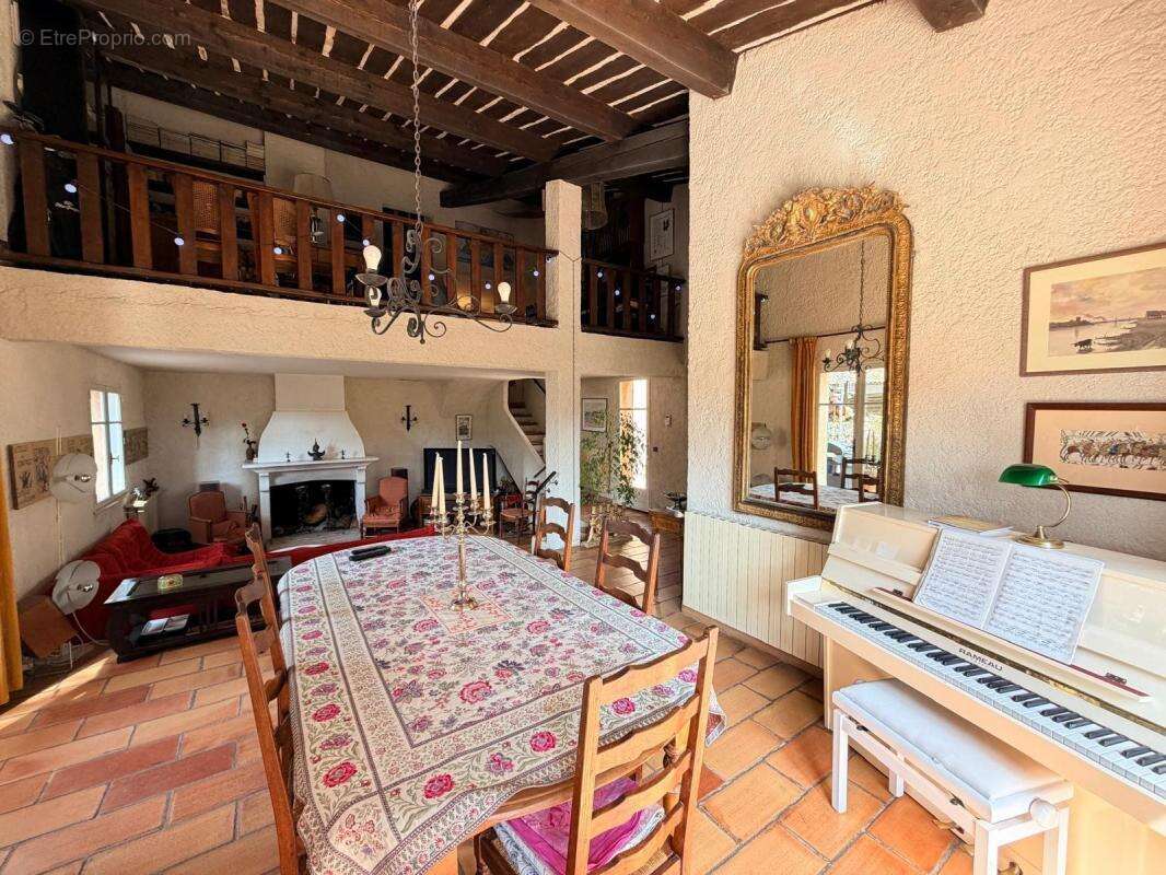 Maison à VENTABREN
