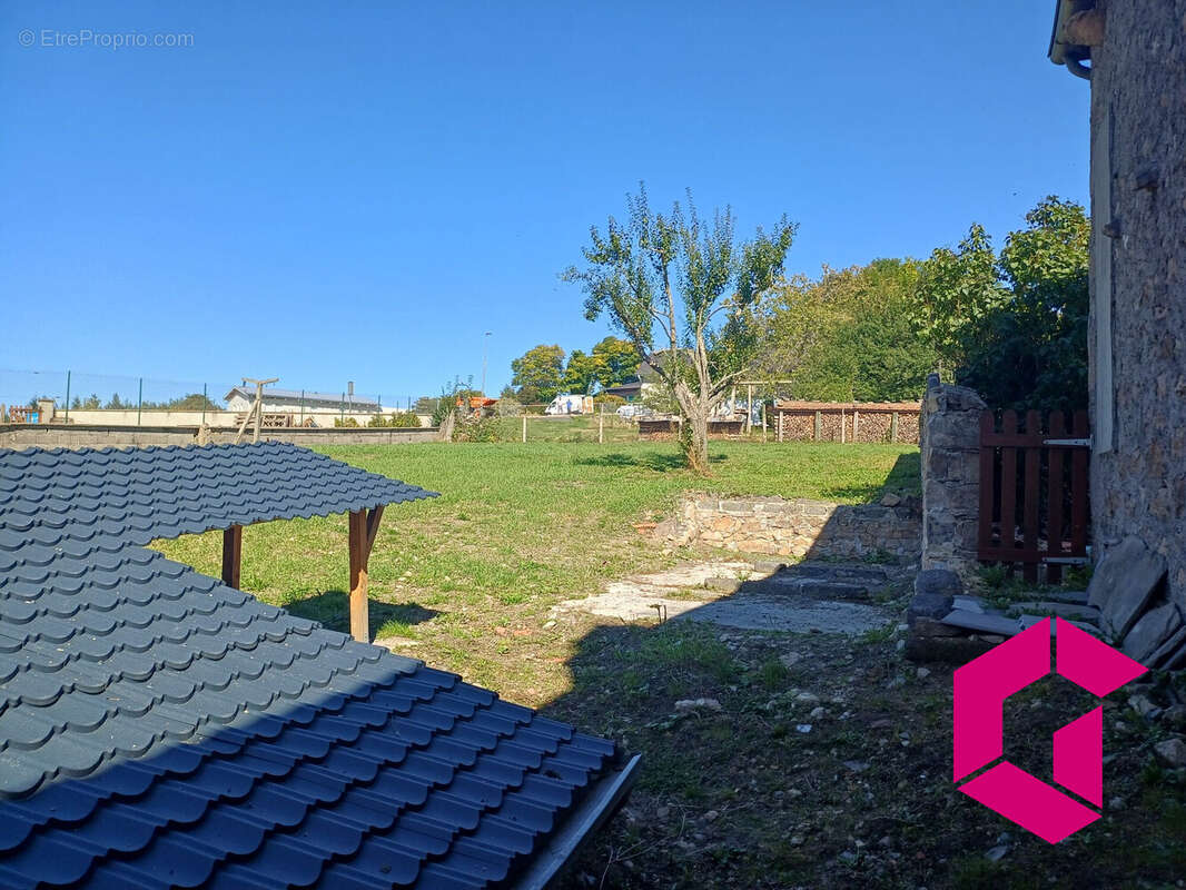 Maison à LE MAS-DE-TENCE