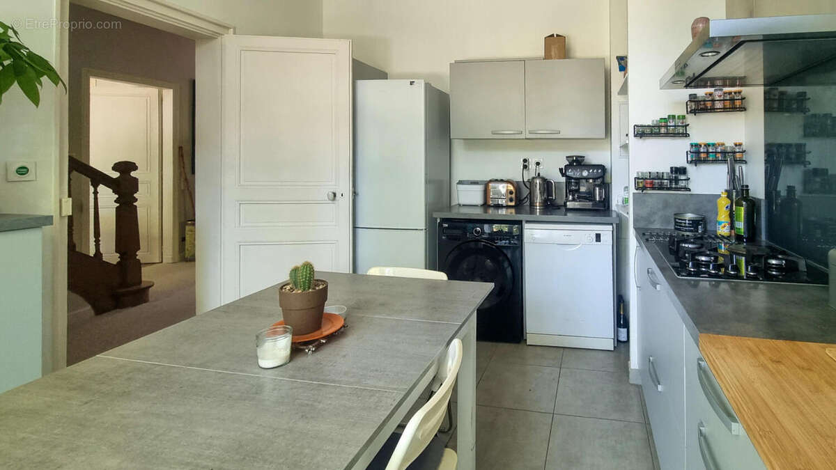 cuisine - Maison à BELVEZE-DU-RAZES