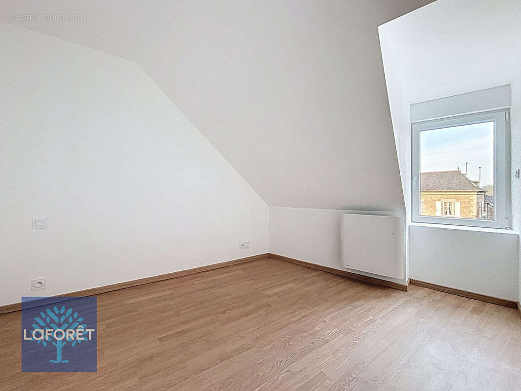 Maison à LOUVIGNE-DU-DESERT