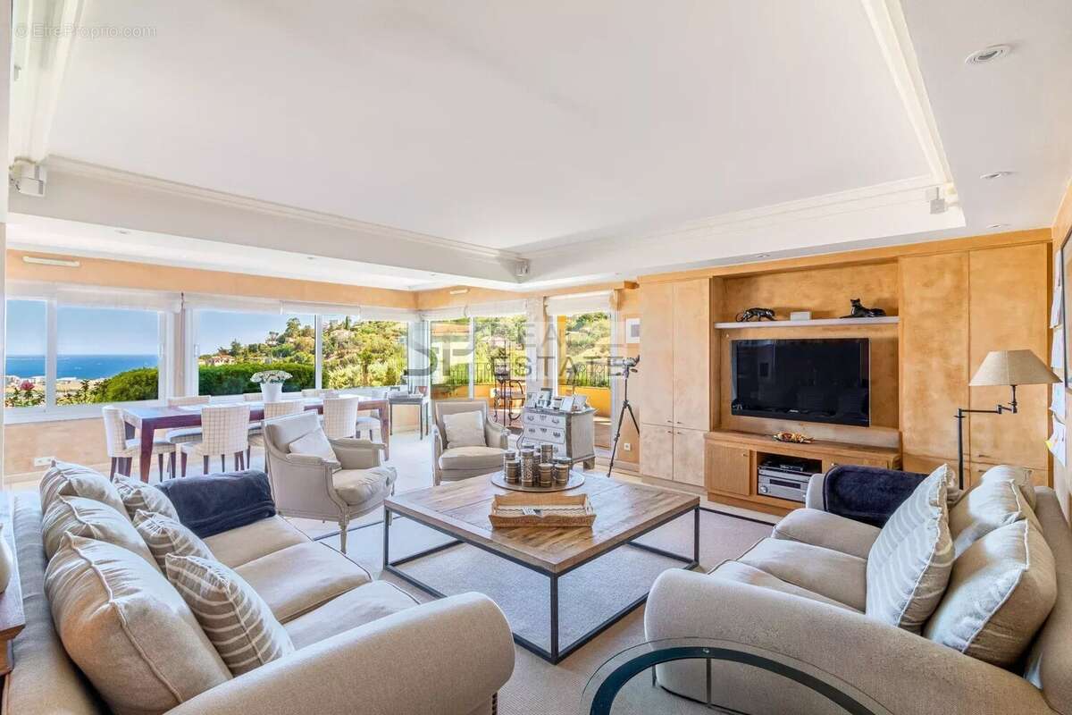 Appartement à MANDELIEU-LA-NAPOULE
