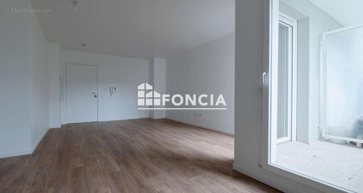 Appartement à CORBEIL-ESSONNES