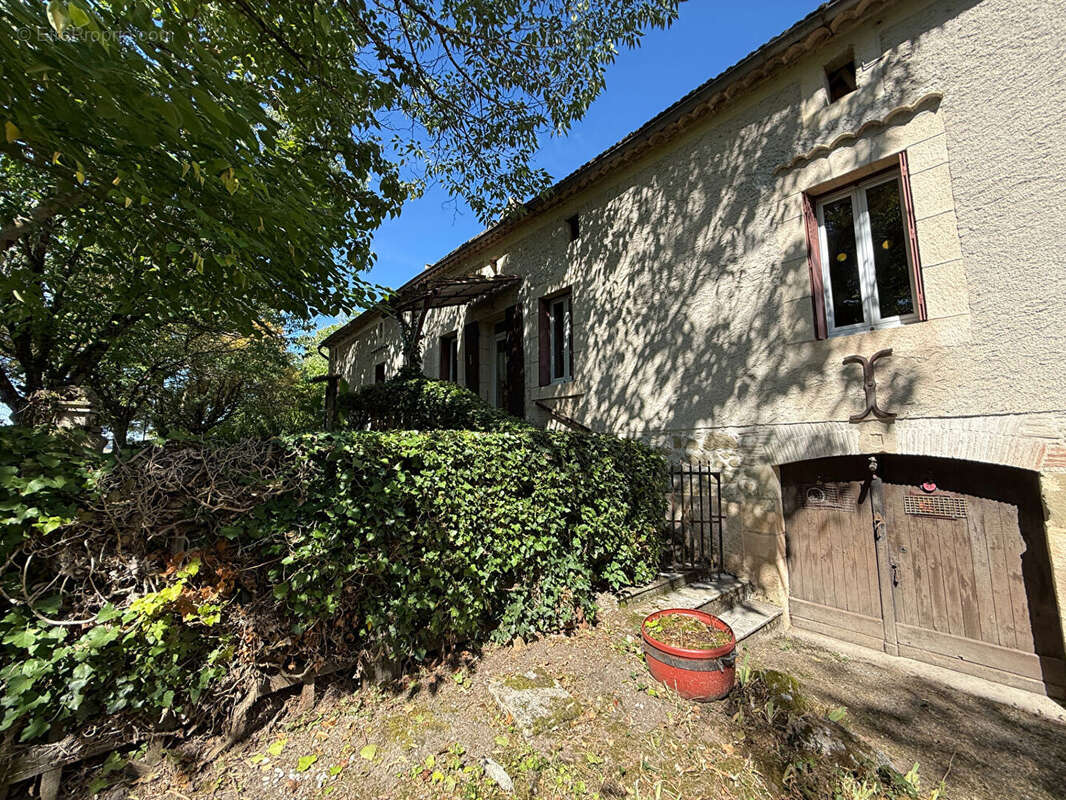 Maison en pierre avec dépendance attenante - photo 5