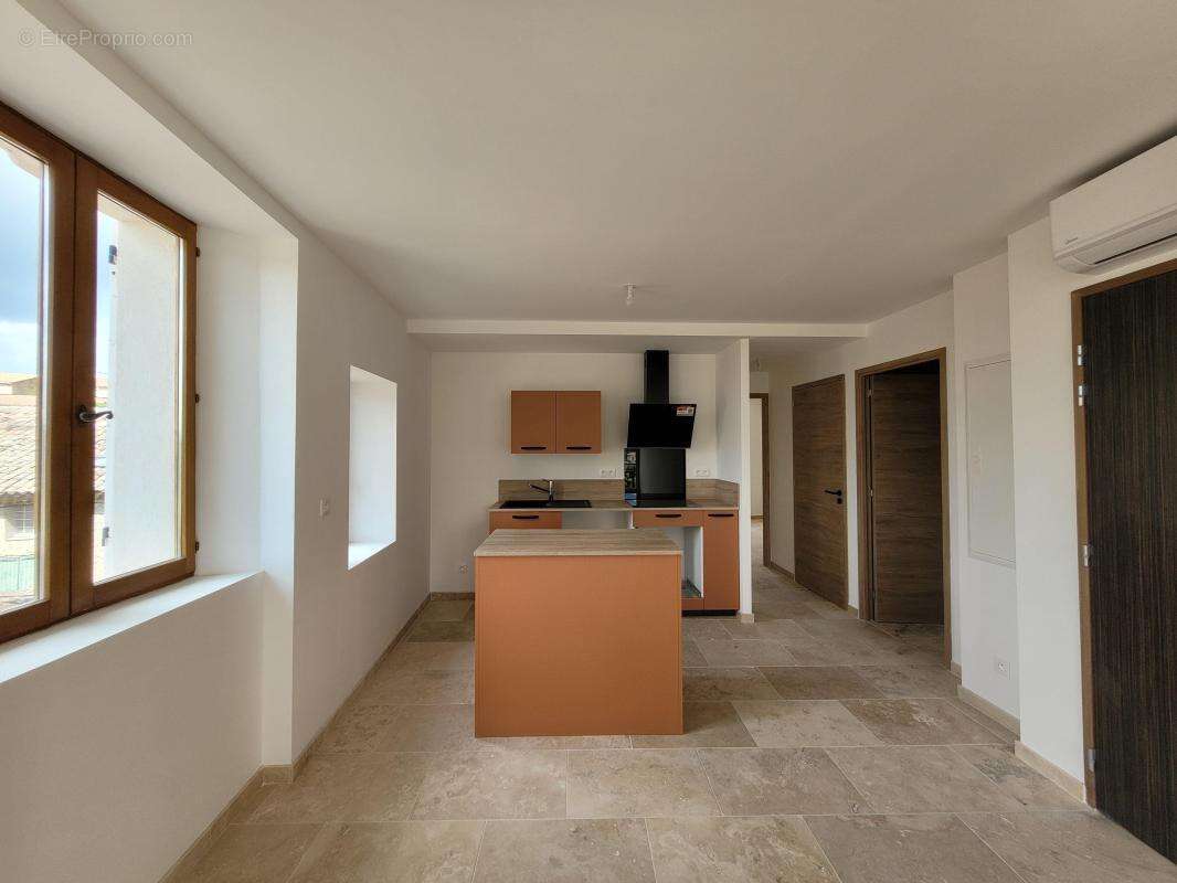 Appartement à GREOUX-LES-BAINS