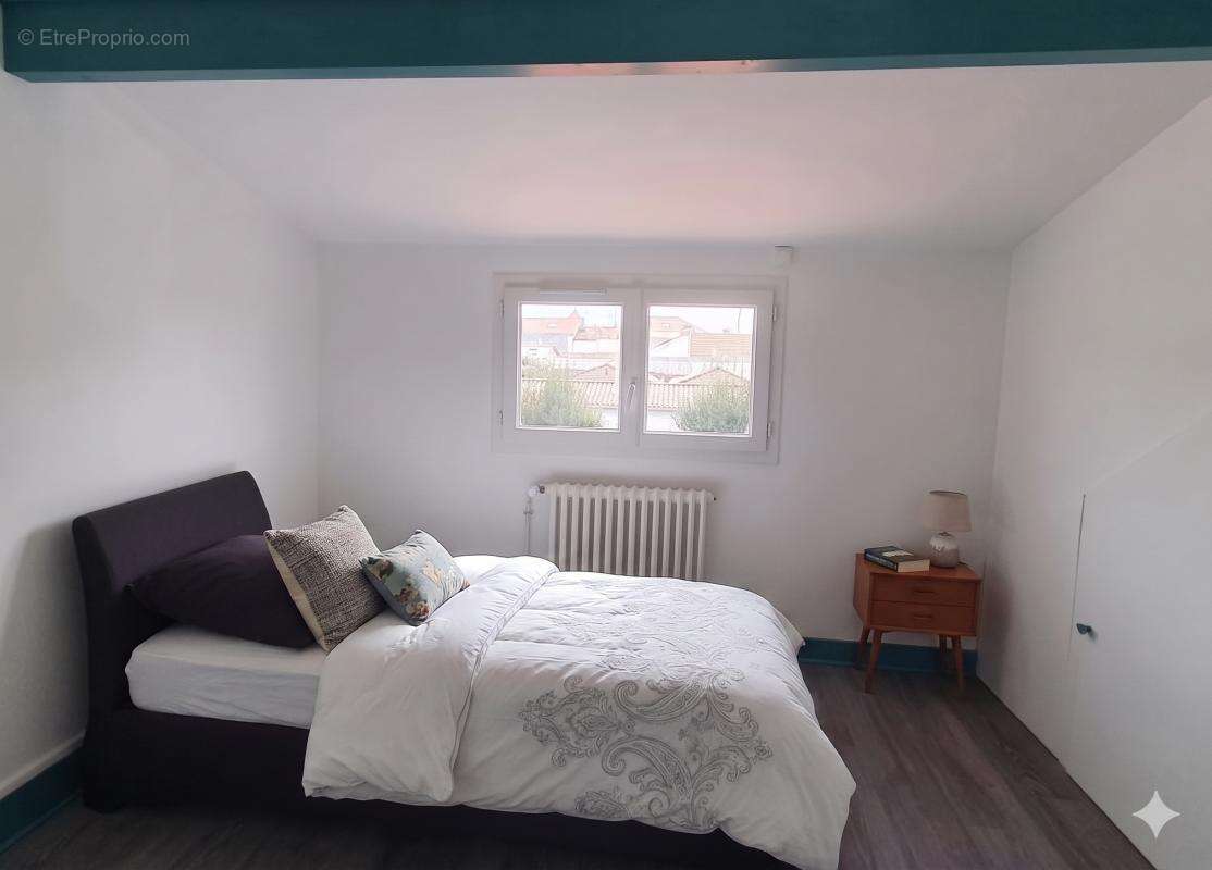 A vendre appartement de 3 chambres en centre ville - photo 2