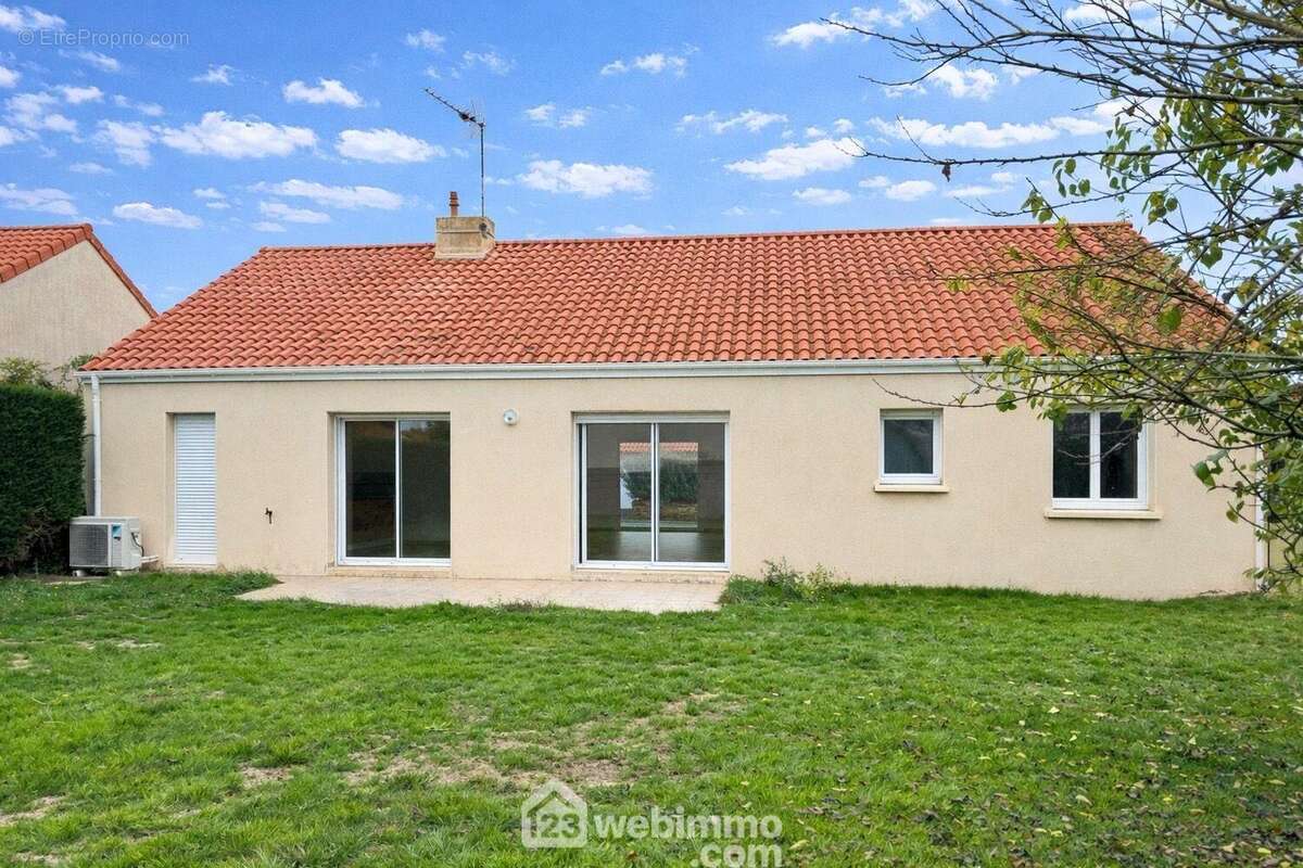 Maison de plain-pied de 2001 de 105m² sur une parcelle de 600m². - Maison à TOUTLEMONDE