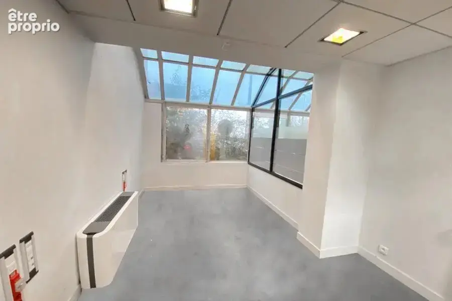 Bureaux à vendre à Meudon, découvrez ces bureaux en triplex inspirant de 327 m², situé dans une ancienne usine de caractère du d - photo 9